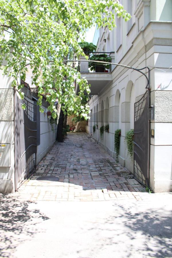 Garden Center Apartment Újvidék Kültér fotó